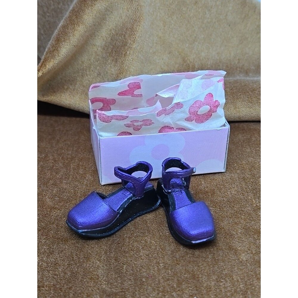VTG 2000 Hasbro SHOEZIES Steppin Lively Mini Mary Jane Purple Shoes Collectibles